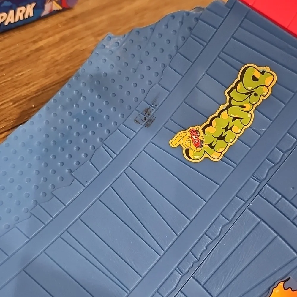 Hot Wheels Skate Tony Hawk Bundle Of Donut Skatepark, Aquarium, Amusement  Park